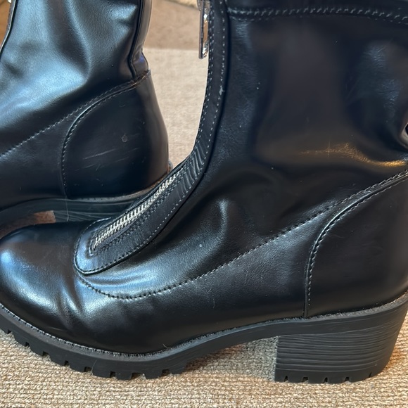 Madden Girl Women’s Black Chunky Boot Size 8 - Picture 4 of 7